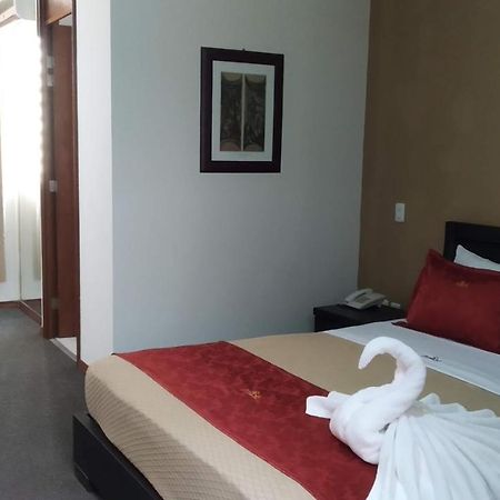 Hotel Porto Alegre Guadalajara Extérieur photo