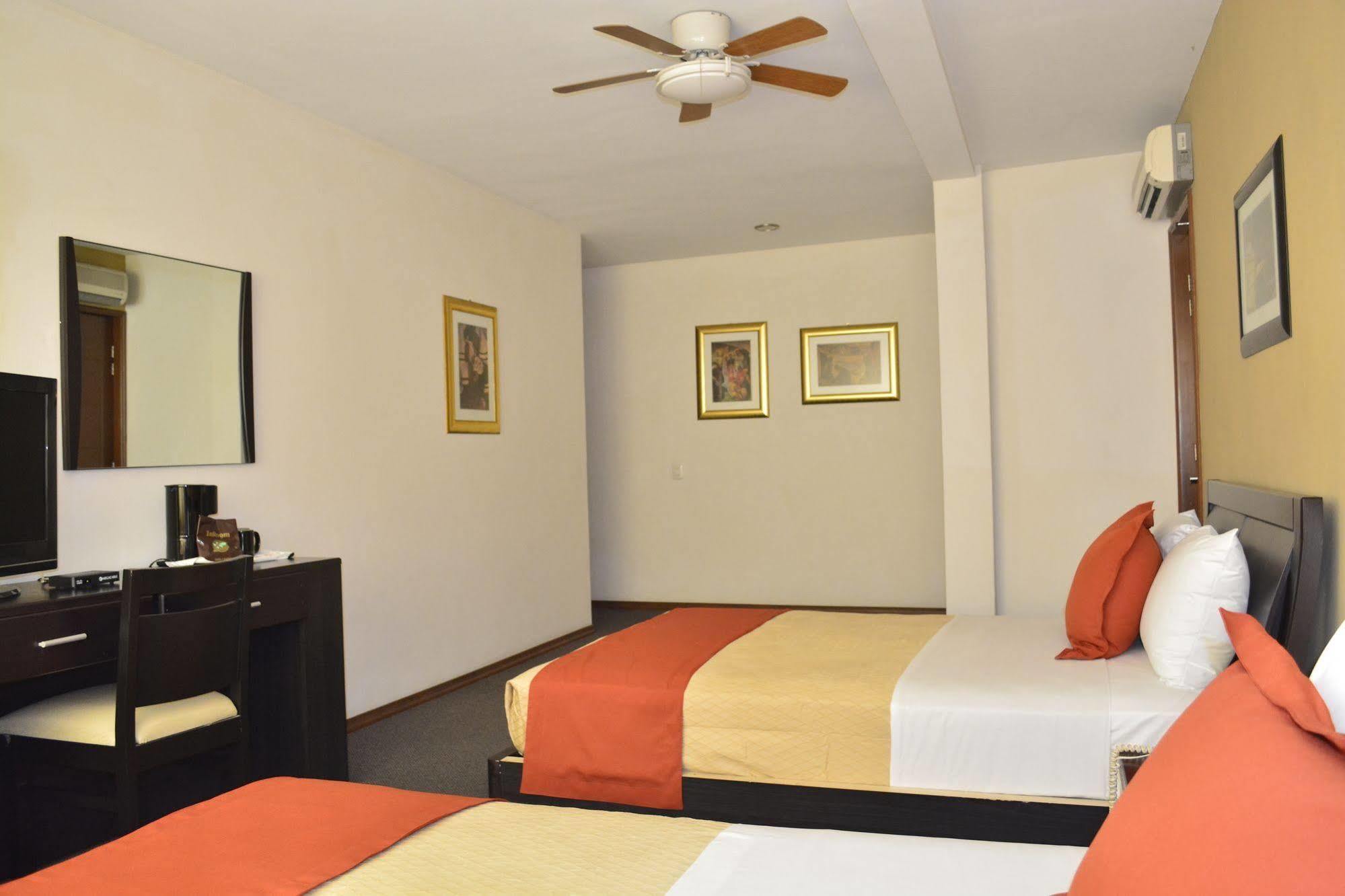 Hotel Porto Alegre Guadalajara Extérieur photo